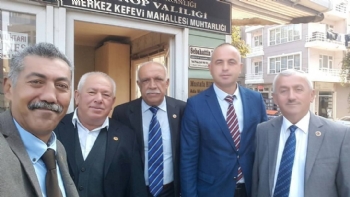 Başkan Aral’dan Muhtarlara Çiçekli Kutlama Başkan Aral’dan Muhtarlara Çiçekli Kutlama
