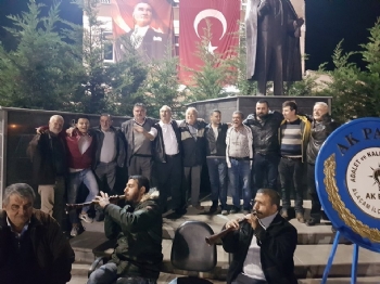Alaçam Meydanında Cumhuriyet Kutlamaları Alaçam Meydanında Cumhuriyet Kutlamaları