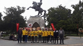 Selanikspor Ata'nın Manevi Huzurunda Selanikspor Ata'nın Manevi Huzurunda