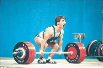 Naim Süleymanoğlu Azrail ile Pençeleşiyor Naim Süleymanoğlu Azrail ile Pençeleşiyor