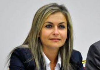 Sibel Mustafaoğlu: Müftülük Sorunu Şekil Değiştirerek Büyüyor. Sibel Mustafaoğlu: Müftülük Sorunu Şekil Değiştirerek Büyüyor.