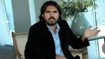 Rok Beyaz Tv'den Kovuldu Rok Beyaz Tv'den Kovuldu