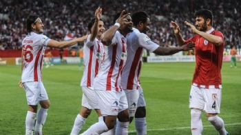 Samsunspor'da Kriz Aşılmaya Çalışılıyor