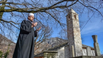 Bosna'da Beş Asırlık İlginç Bir Camii Bosna'da Beş Asırlık İlginç Bir Camii