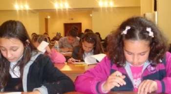 Bulgaristan'da Okullar Türkçesiz Açıldı Bulgaristan'da Okullar Türkçesiz Açıldı
