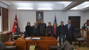 Sinoplu Mübadillerden Alay Komutanına Ziyaret Sinoplu Mübadillerden Alay Komutanına Ziyaret
