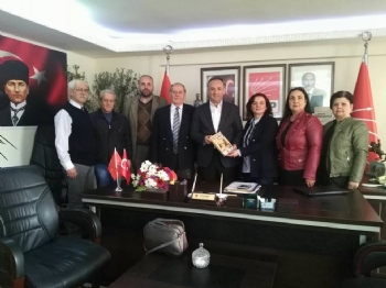 Kardef Heyeti Chp İl Başkanını Ziyaret Etti Kardef Heyeti Chp İl Başkanını Ziyaret Etti