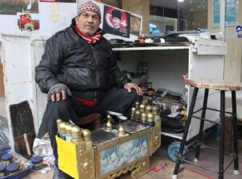 Selanikli Bir Ayakkabı Boyacısı Selanikli Bir Ayakkabı Boyacısı