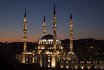 Atina Cami Mayısta Hizmete Girecek Atina Cami Mayısta Hizmete Girecek