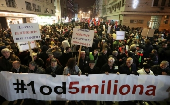 Belgrad'da Sokak Eylemleri Sürüyor