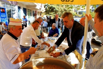 Kahramanmaraş Balkan Türkleri Aşure Dağıttı