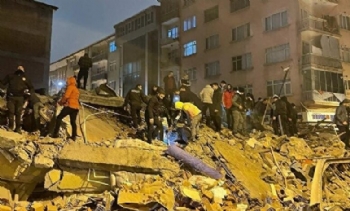 Acil ve Acil Durum Yönetimi Başkanlığı ( Afad ) Kahramanmaraş Pazarcık’ta 7.4 Büyüklüğünde Deprem Olduğunu Bildirdi.